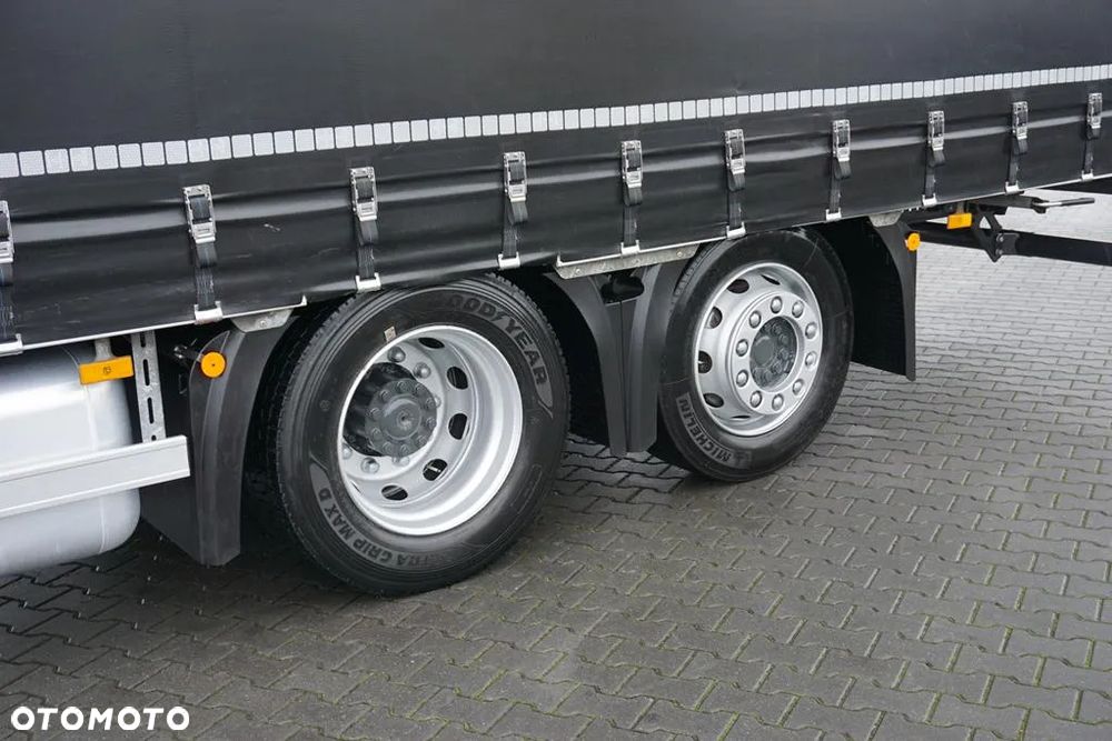 Mercedes-Benz / ACTROS / 2533 / ACC / E 6 / FIRANKA / ŁAD. 15 450 KG / 19 PALET - 19