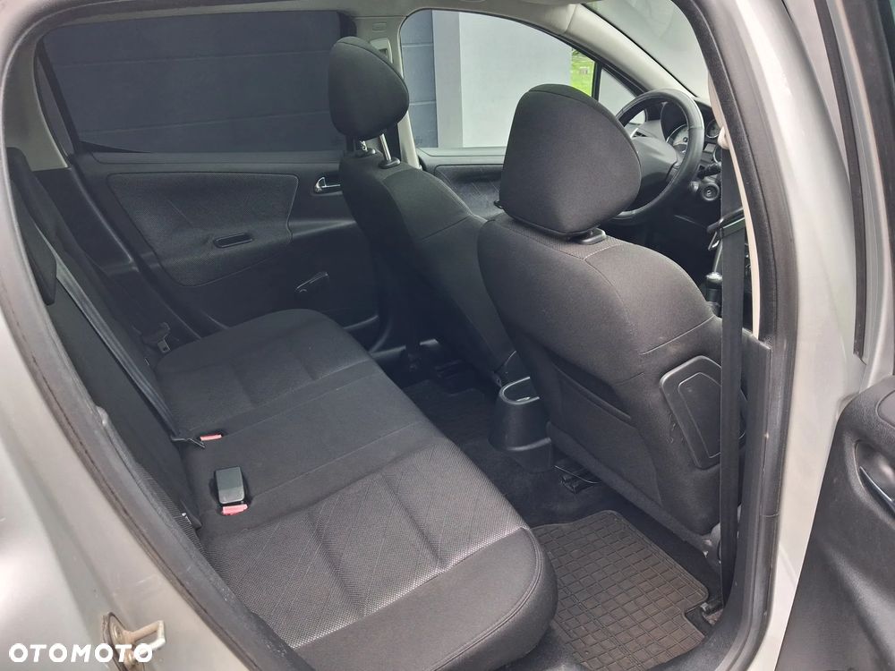 Peugeot 207 - 17