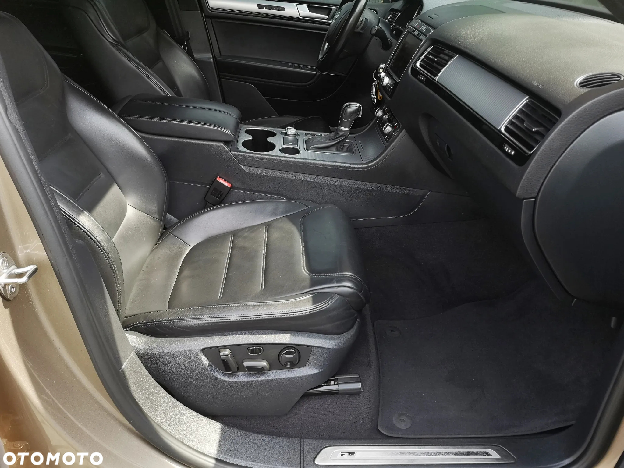 Volkswagen Touareg 3.0 V6 TDI BMT Perfectline R-Style - 26