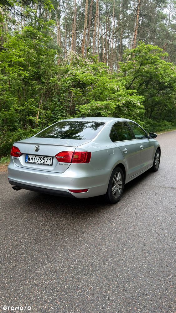 Volkswagen Jetta 2.0 TDI Highline Optimum DSG - 2