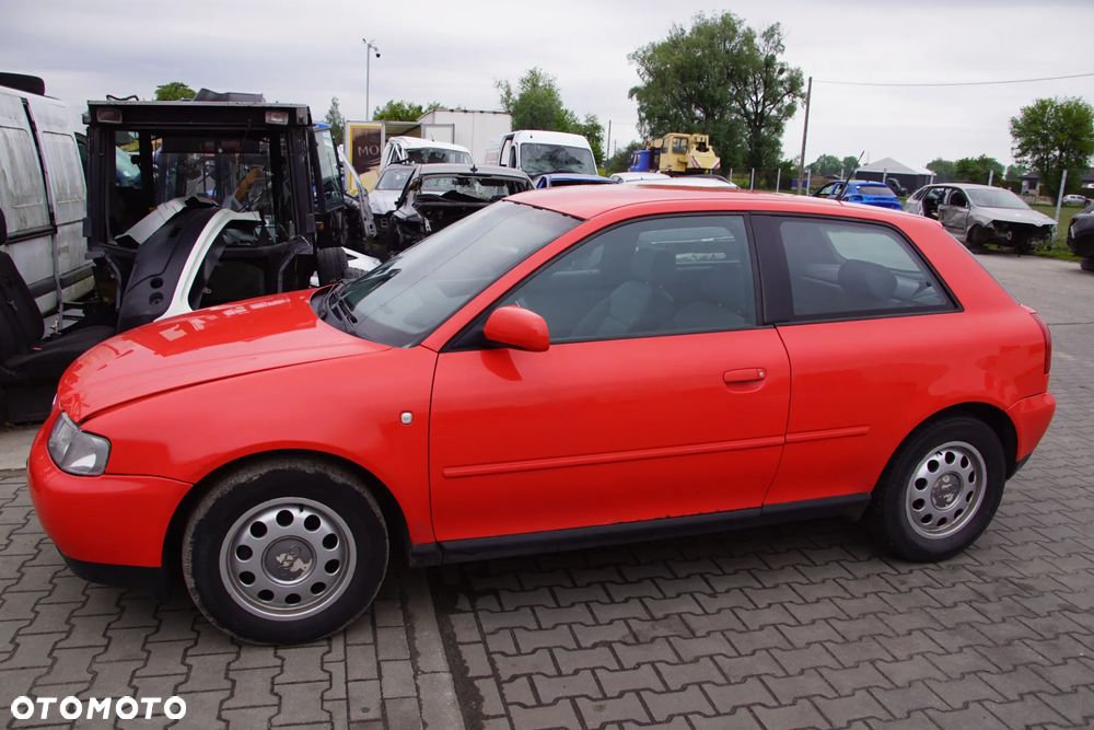 Auto na części - Audi A3 8L 1.6 8V 101 KM APF DUU LY3F 2000R Silnik Skrzynia Drzwi Maska Błotnik Klapa Lampa Lusterko Klamka Szyba Deska Kokpit Sterownik Moduł Czujnik Licznik Panel Kierownica - 2