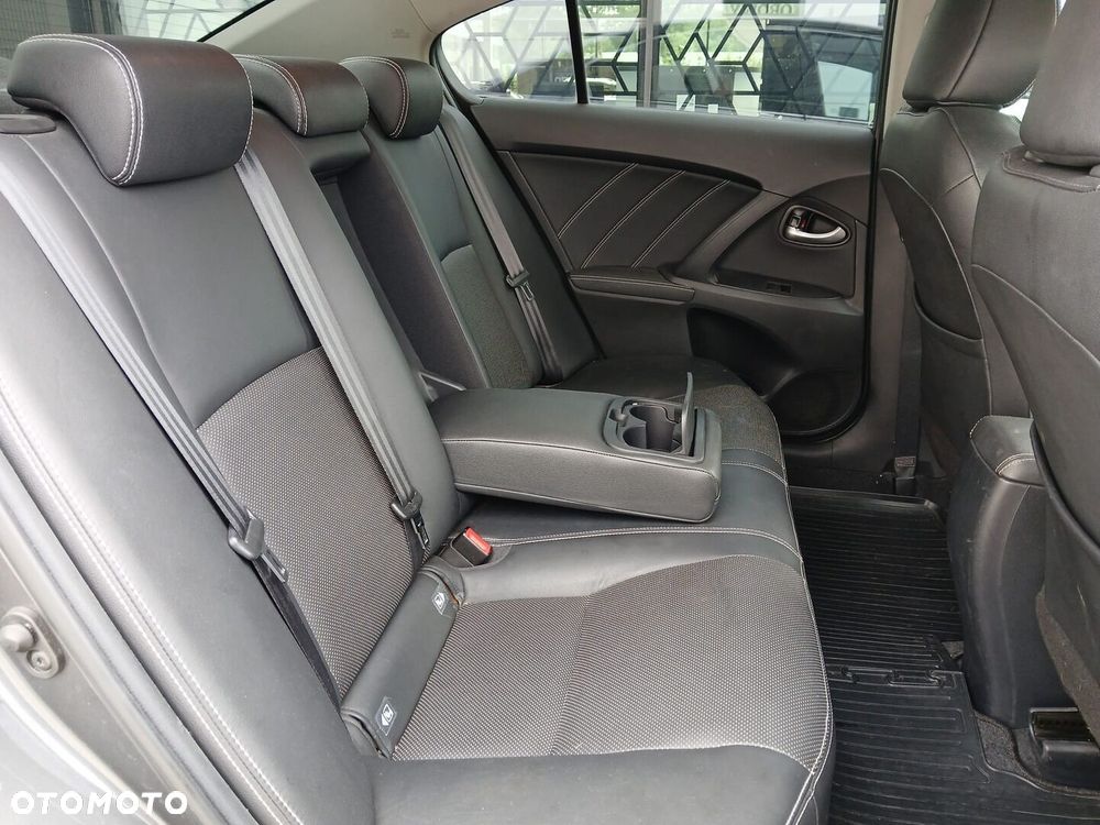 Toyota Avensis 1.8 Premium EU5 - 26