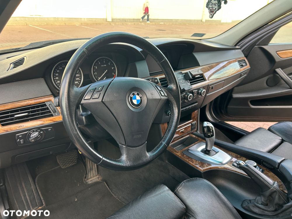 BMW Seria 5 520i - 11