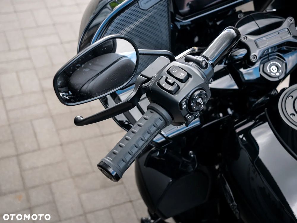 Harley-Davidson Touring Road Glide - 22
