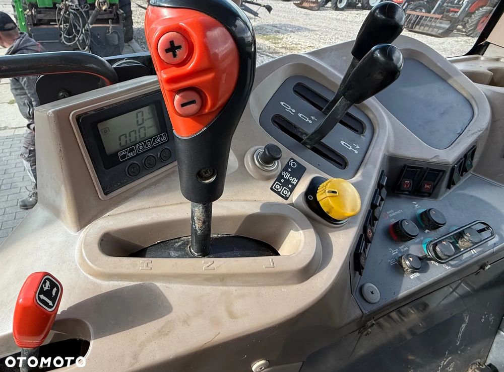 Kubota M130X - 12
