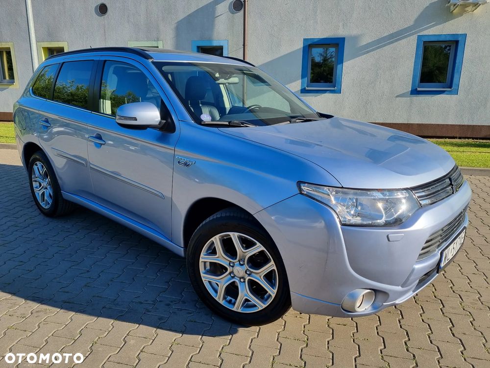 Mitsubishi Outlander Instyle NAVI + - 30