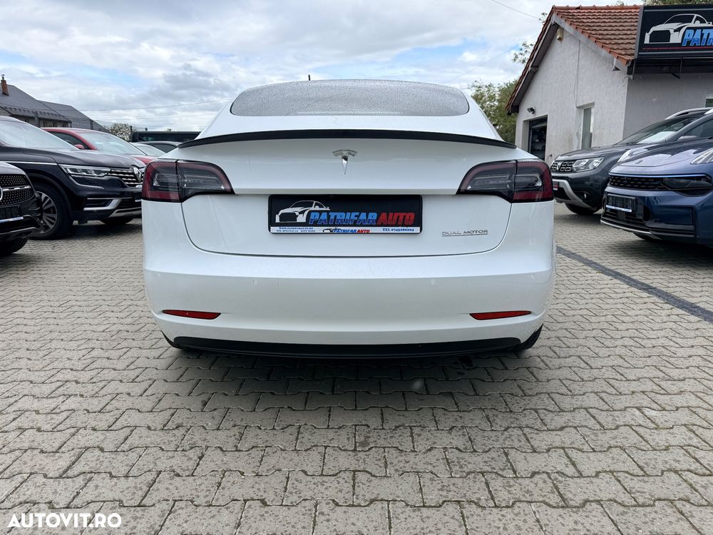 Tesla Model 3 - 4