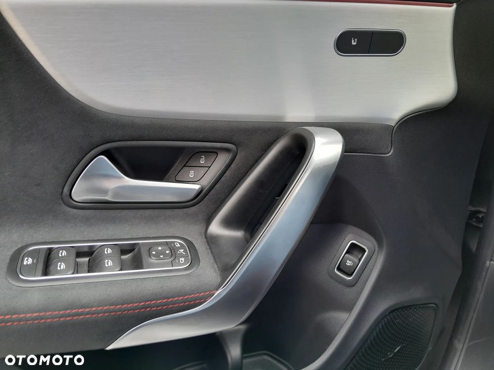 Mercedes-Benz CLA 200 AMG Line 7G-DCT - 15