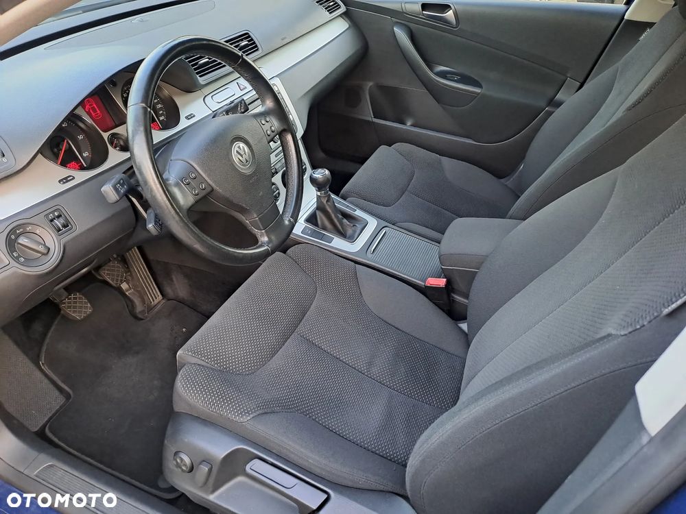 Volkswagen Passat 2.0 TDI DPF Highline - 19