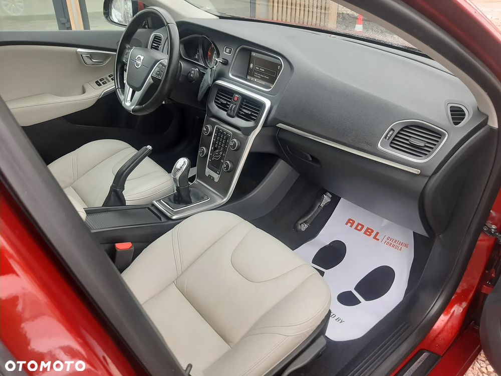 Volvo V40 D2 Summum - 14