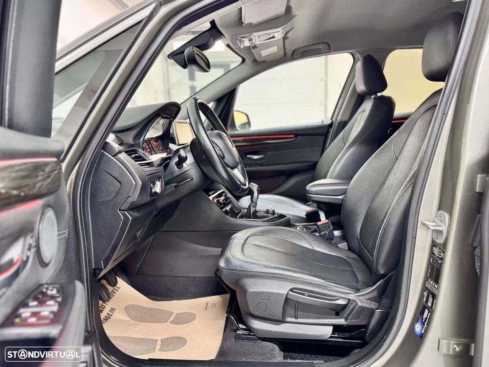 BMW 218 Active Tourer d Line Luxury - 23