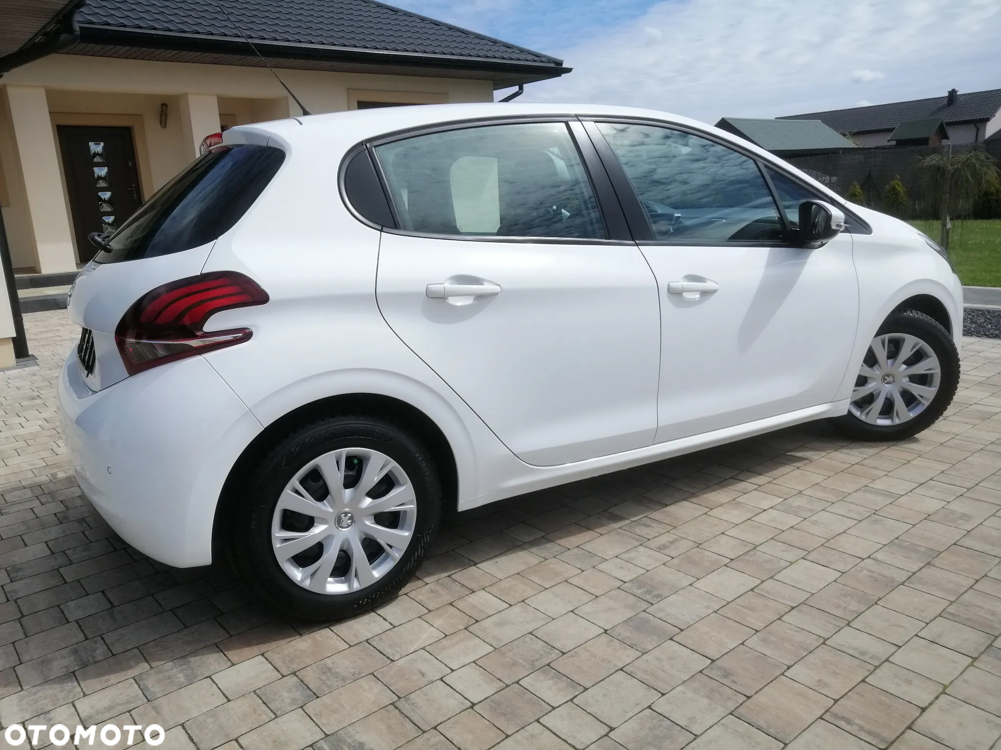 Peugeot 208 PureTech 82 Start & Stop Allure - 12