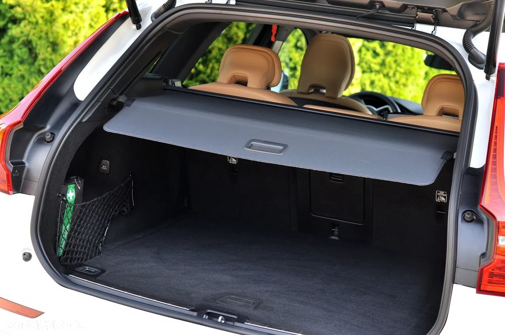 Volvo XC 60 B4 D Plus Dark - 15