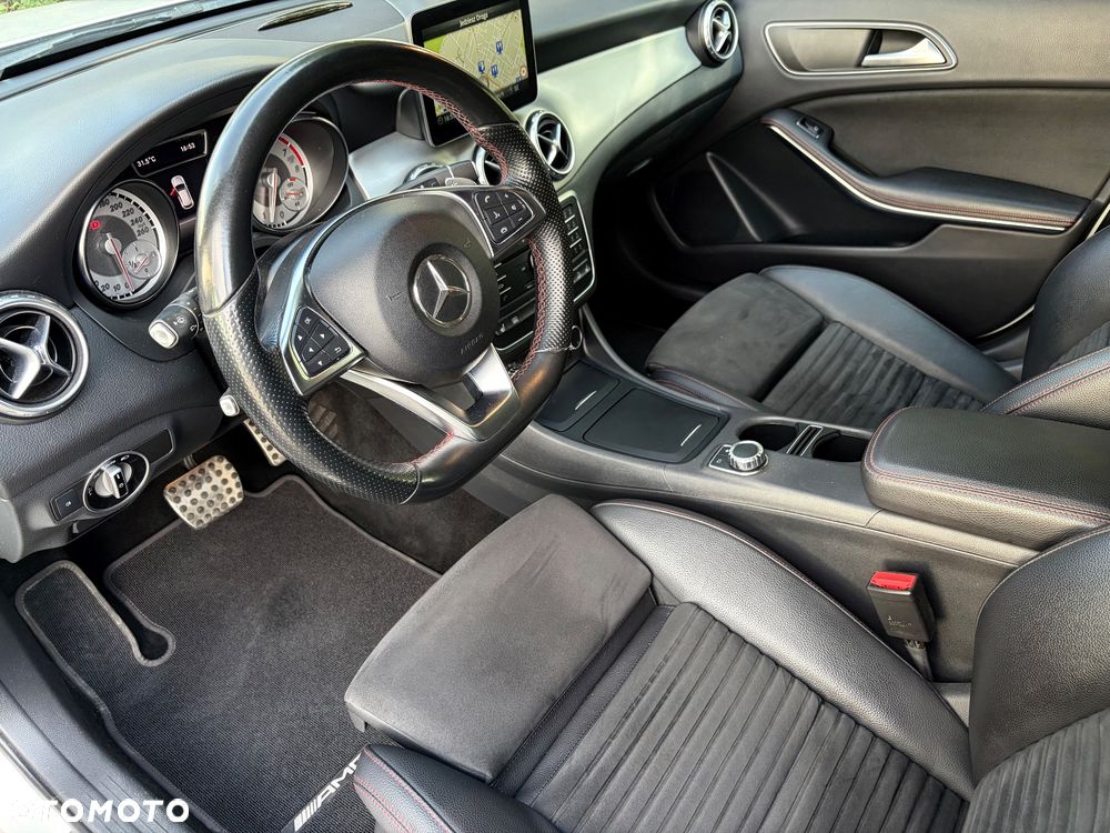 Mercedes-Benz GLA 250 4-Matic AMG Line - 13