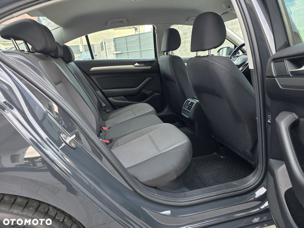 Volkswagen Passat - 28