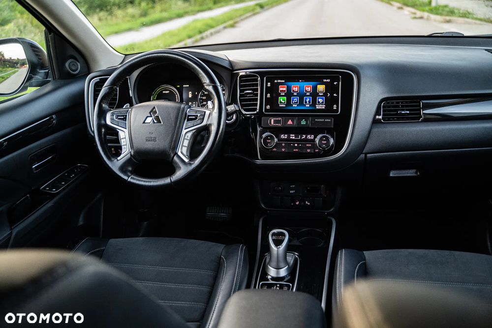 Mitsubishi Outlander - 22