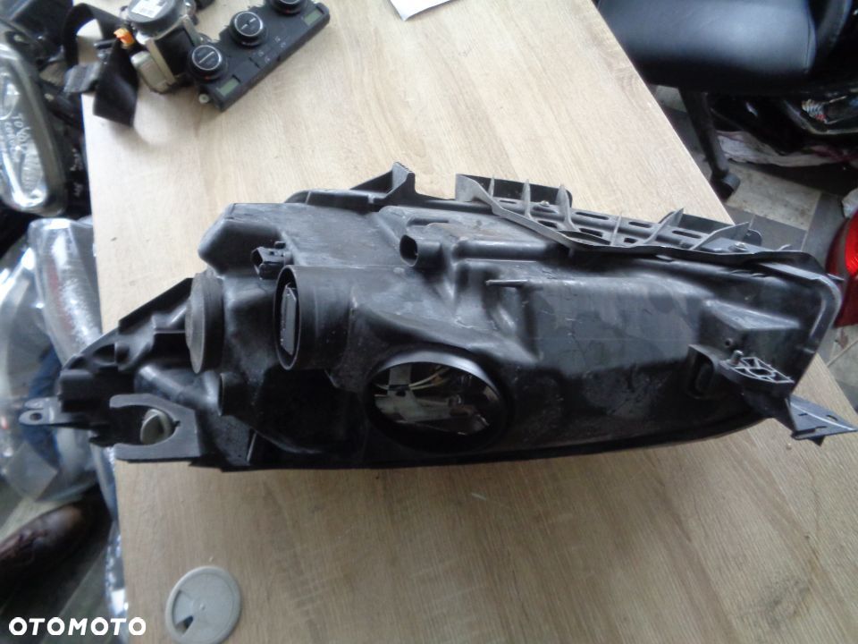 CITROEN C4 PICASSO LAMPA PRAWY PRZÓD EUROPA - 2