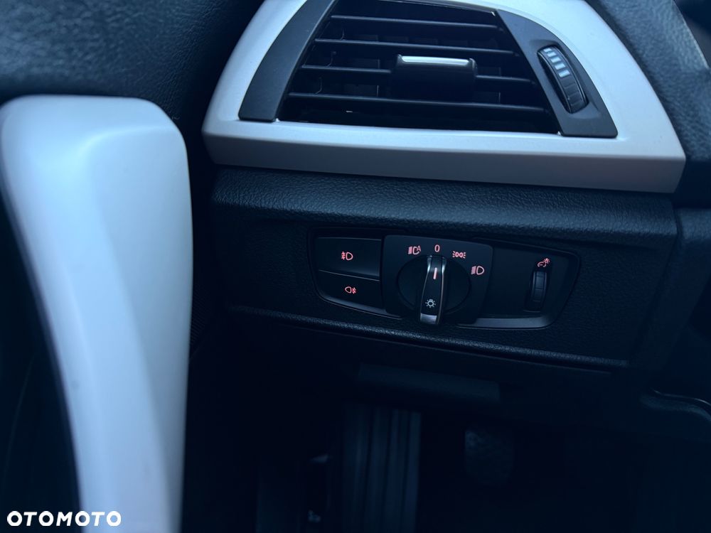 BMW Seria 1 118d DPF Edition Sport - 32