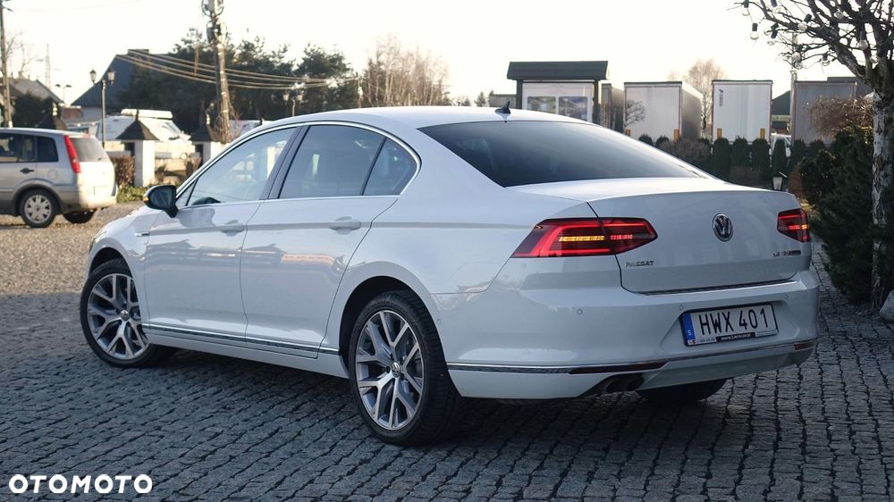 Volkswagen Passat - 4