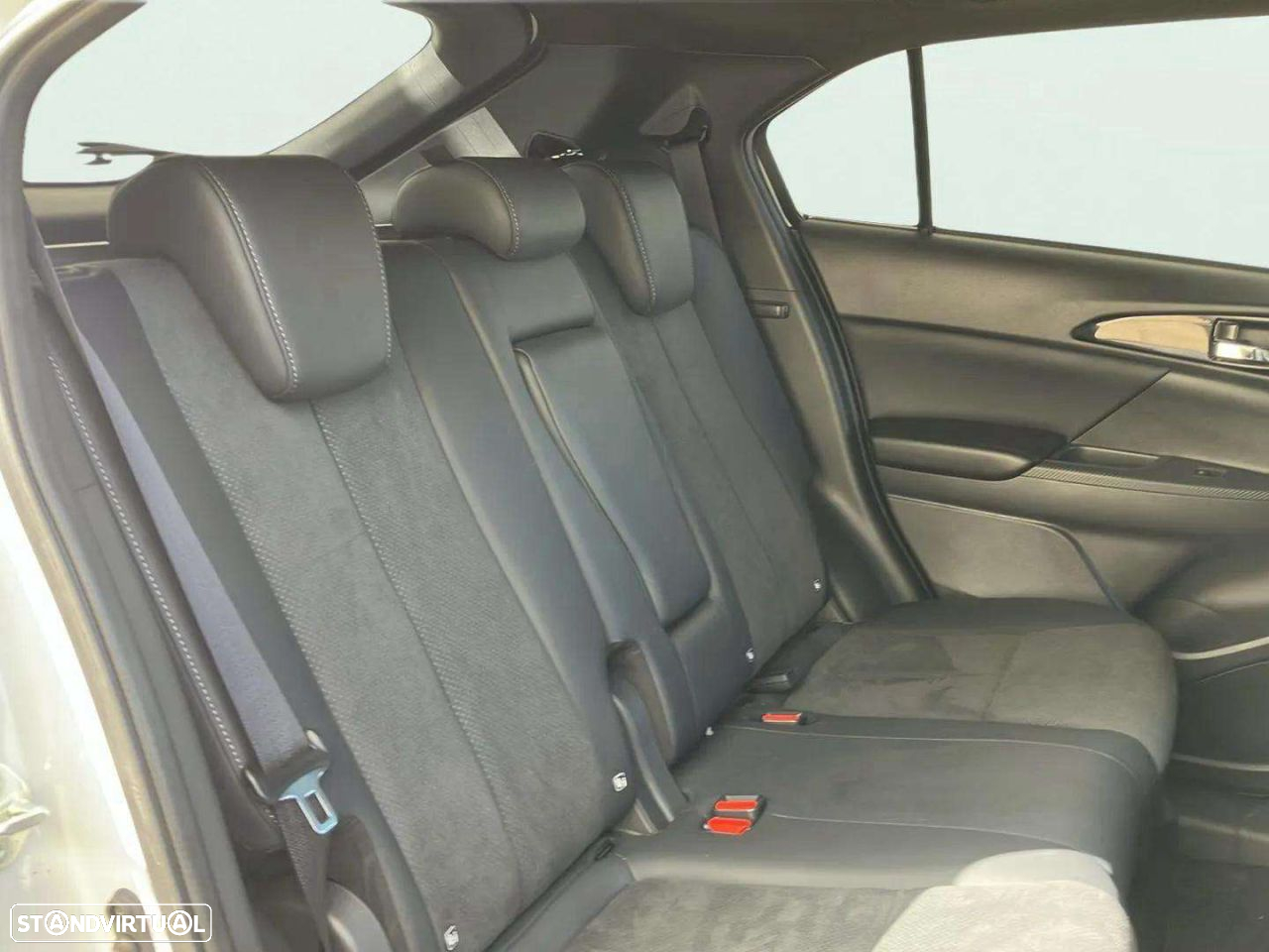 Mitsubishi Eclipse Cross - 12