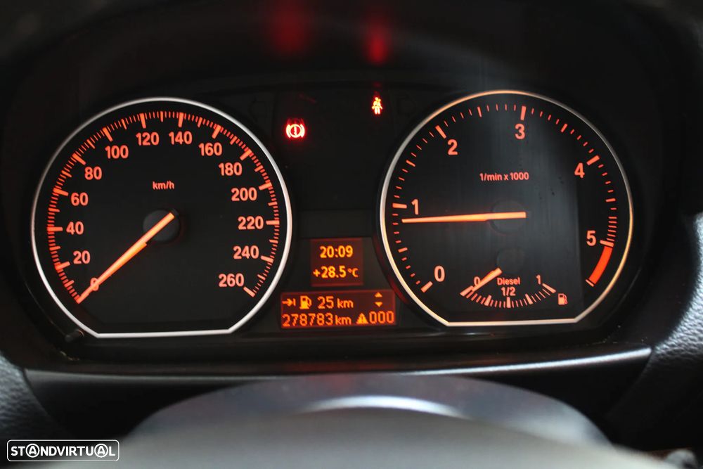 BMW 123 d Limited Edition Lifestyle c/ M Sport Pack - 33