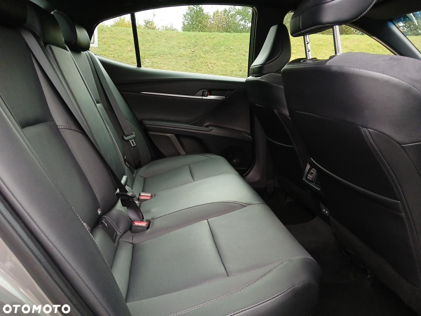 Toyota Camry - 18