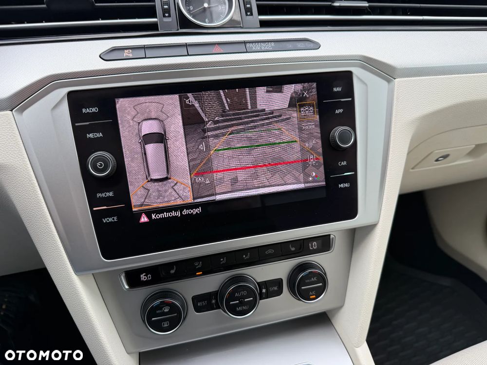 Volkswagen Passat 2.0 TDI (BlueMotion Technology) DSG Highline - 24