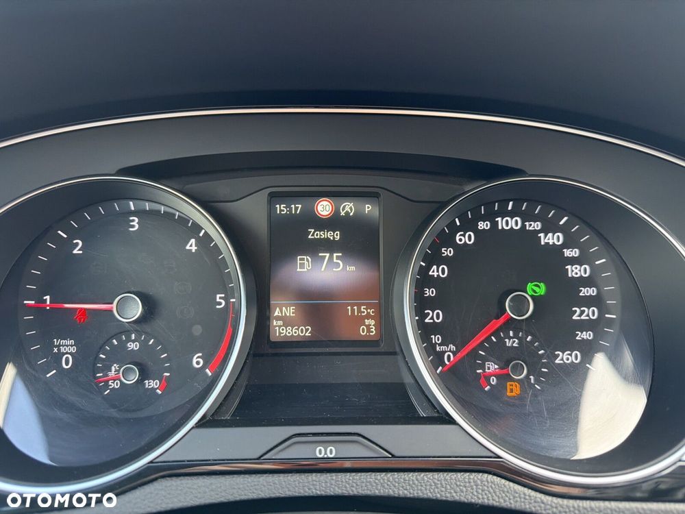 Volkswagen Passat - 16