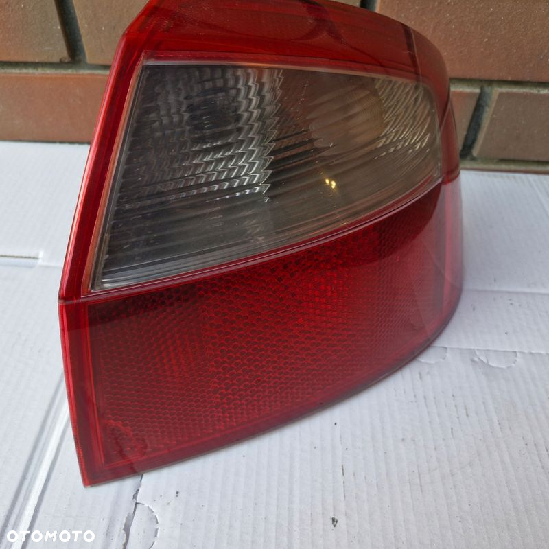 AUDI A4 B6 SEDAN LAMPA PRAWA TYLNA PRAWY TYŁ - 3