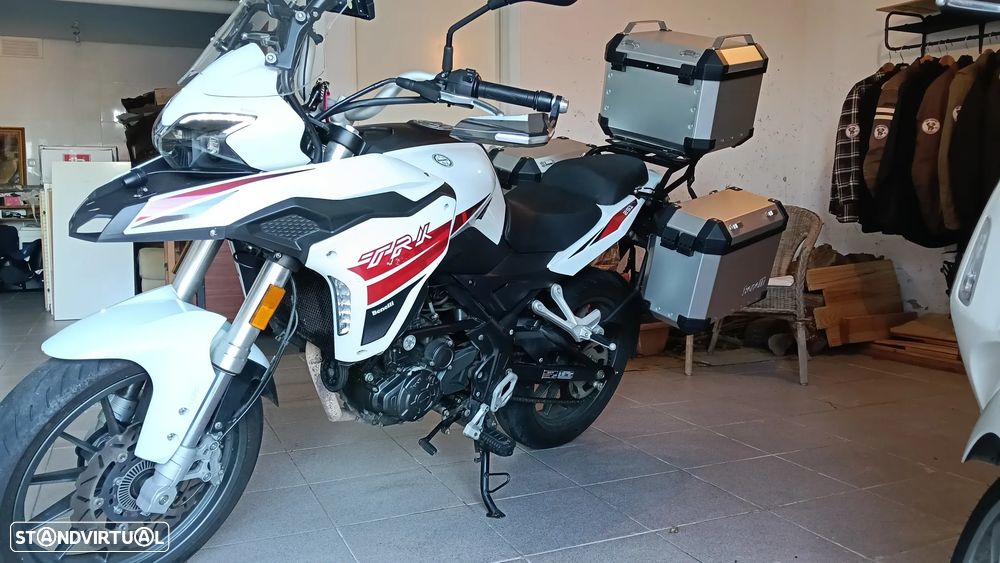 Benelli TRK 251 - 23
