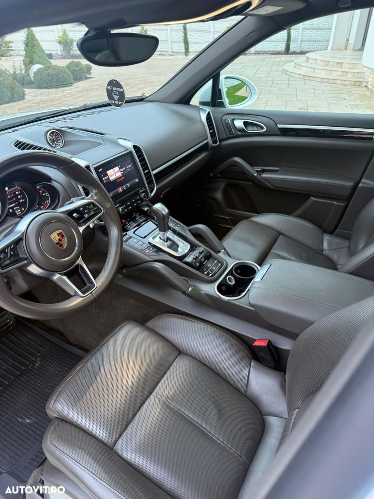 Porsche Cayenne - 9