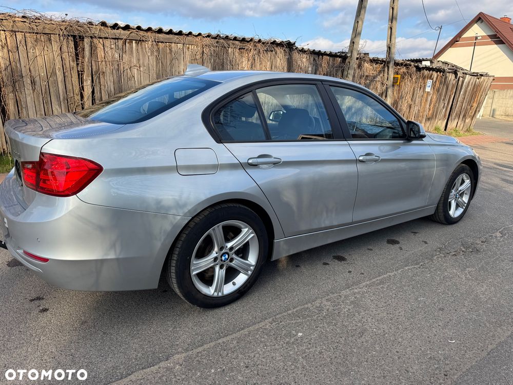 BMW Seria 3 328i xDrive Sport Line - 12