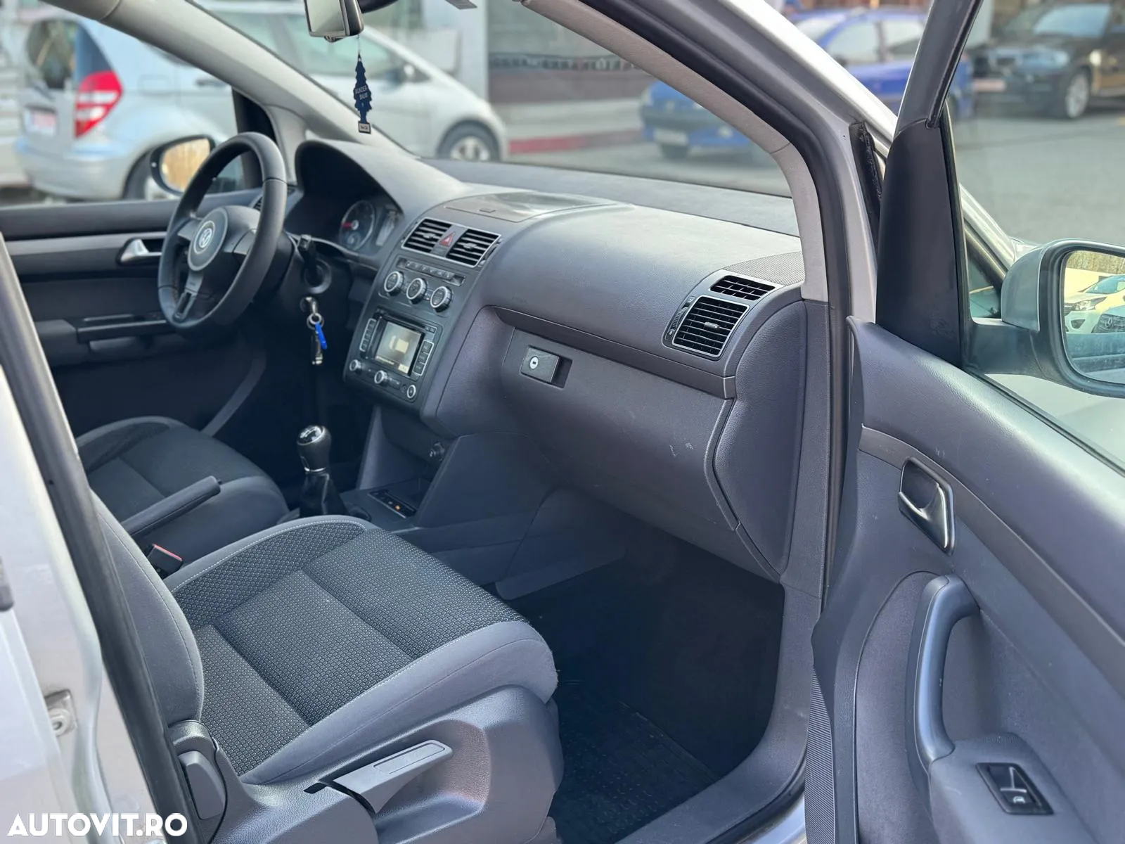 Volkswagen Touran 1.6 TDI BlueMotion Technology Comfortline - 16