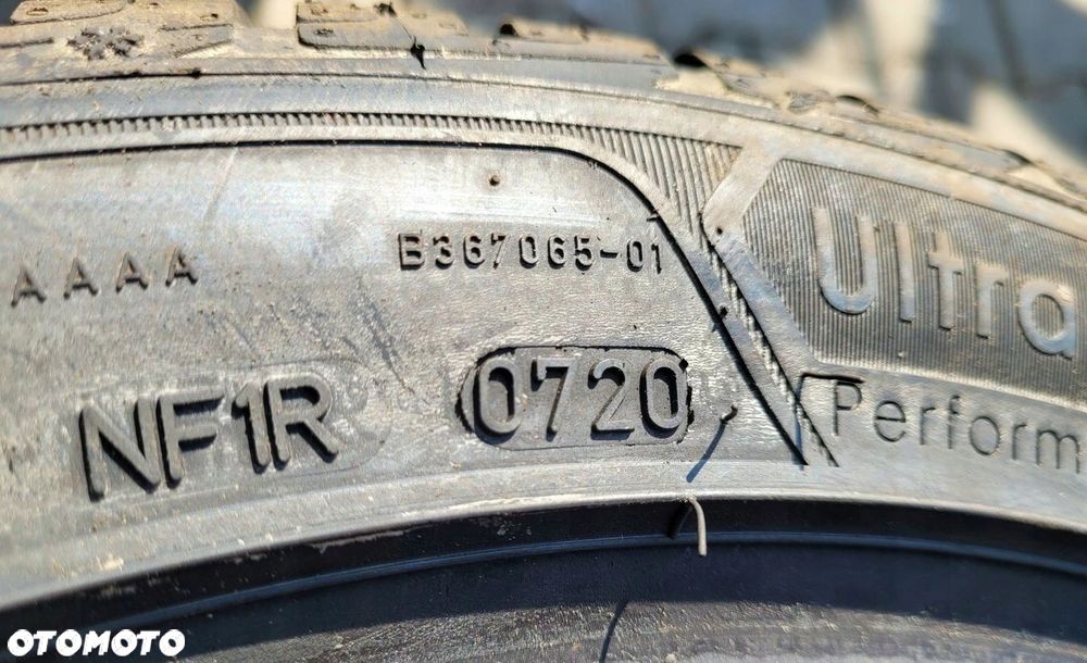 2x Goodyear UltraGrip Performance  235/45R17 97V XL Z402A - 8