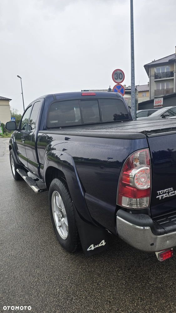 Toyota Tacoma - 14