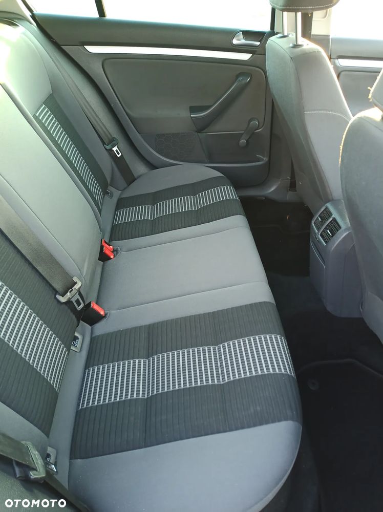 Volkswagen Golf - 16