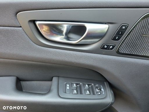 Volvo XC 60 B4 B Plus Bright - 19