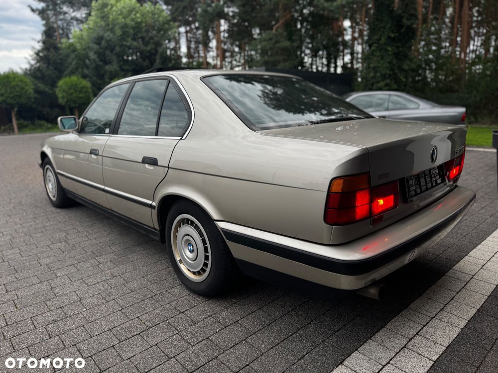 BMW Seria 5 520 i - 10