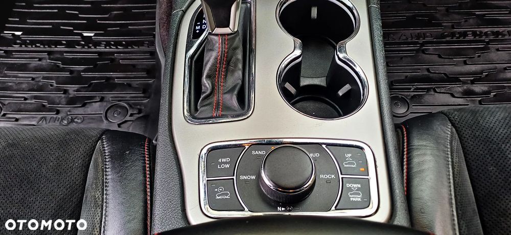 Jeep Grand Cherokee - 23