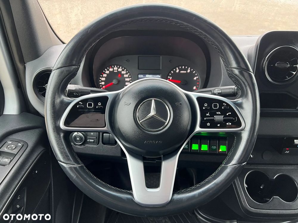 Mercedes-Benz Sprinter - 16