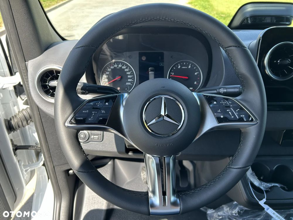 Mercedes-Benz Sprinter - 14