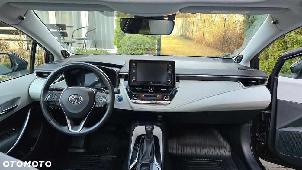 Toyota Corolla 2.0 Hybrid Executive - 11