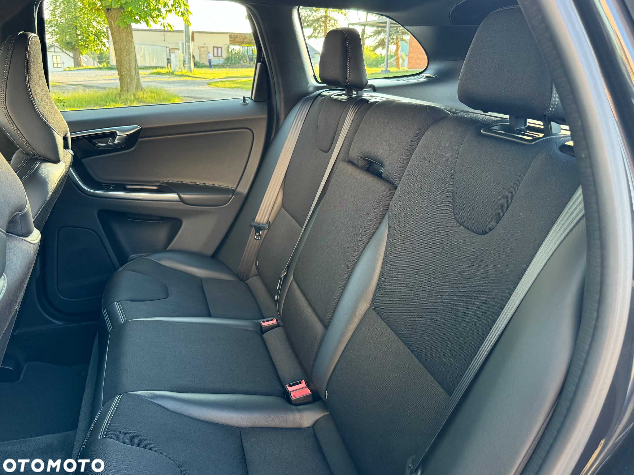 Volvo XC 60 D3 Drive-E R-Design Momentum - 27