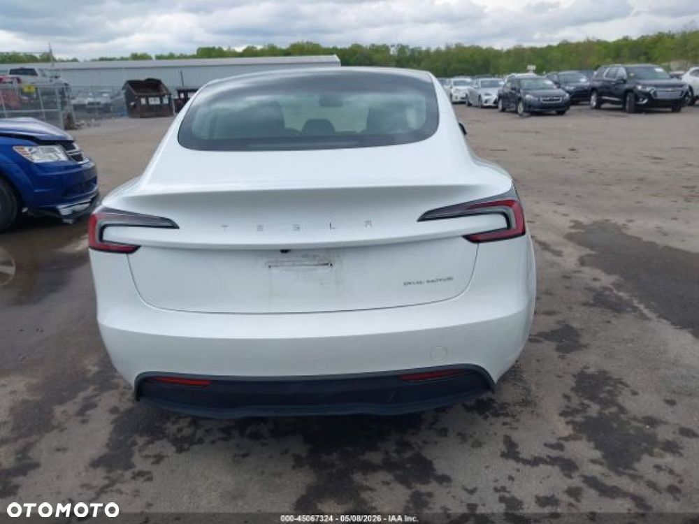 Tesla Model 3 - 8