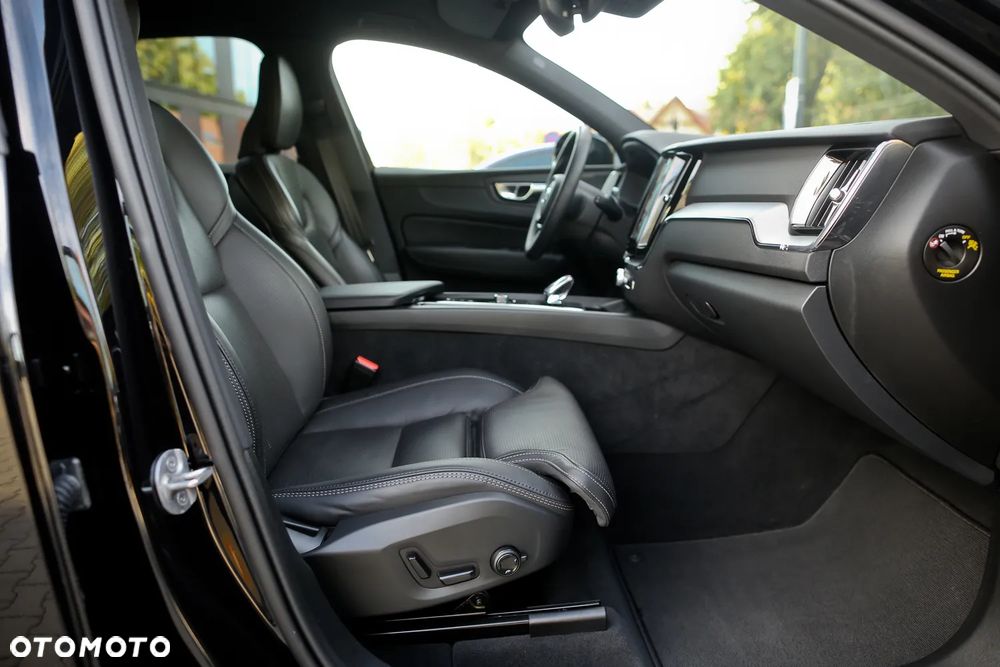 Volvo XC 60 B5 B AWD Plus Black Edition - 25