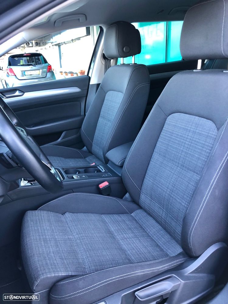 VW Passat Variant 2.0 TDI Business DSG - 24