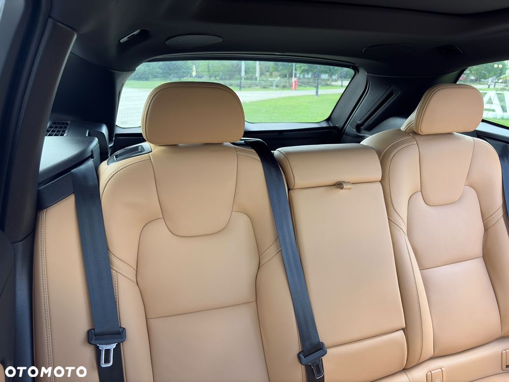 Volvo XC 60 B5 B AWD Ultimate Dark - 36