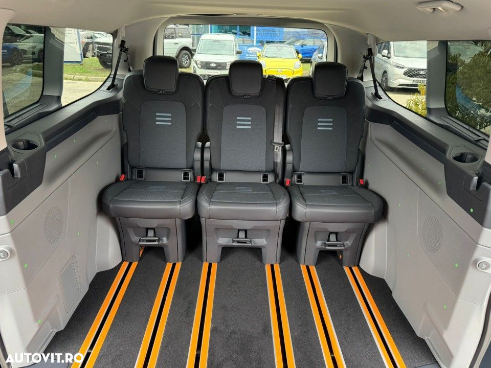 Ford Tourneo Custom - 17
