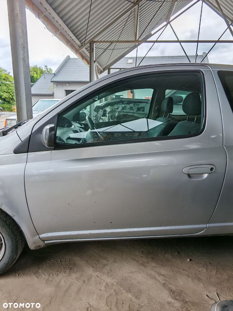 Drzwi prawe lewe Toyota Yaris I 3D - 8