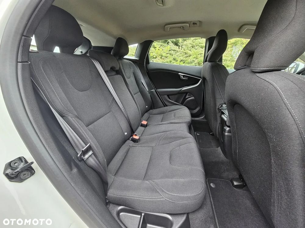 Volvo V40 D2 Momentum - 17